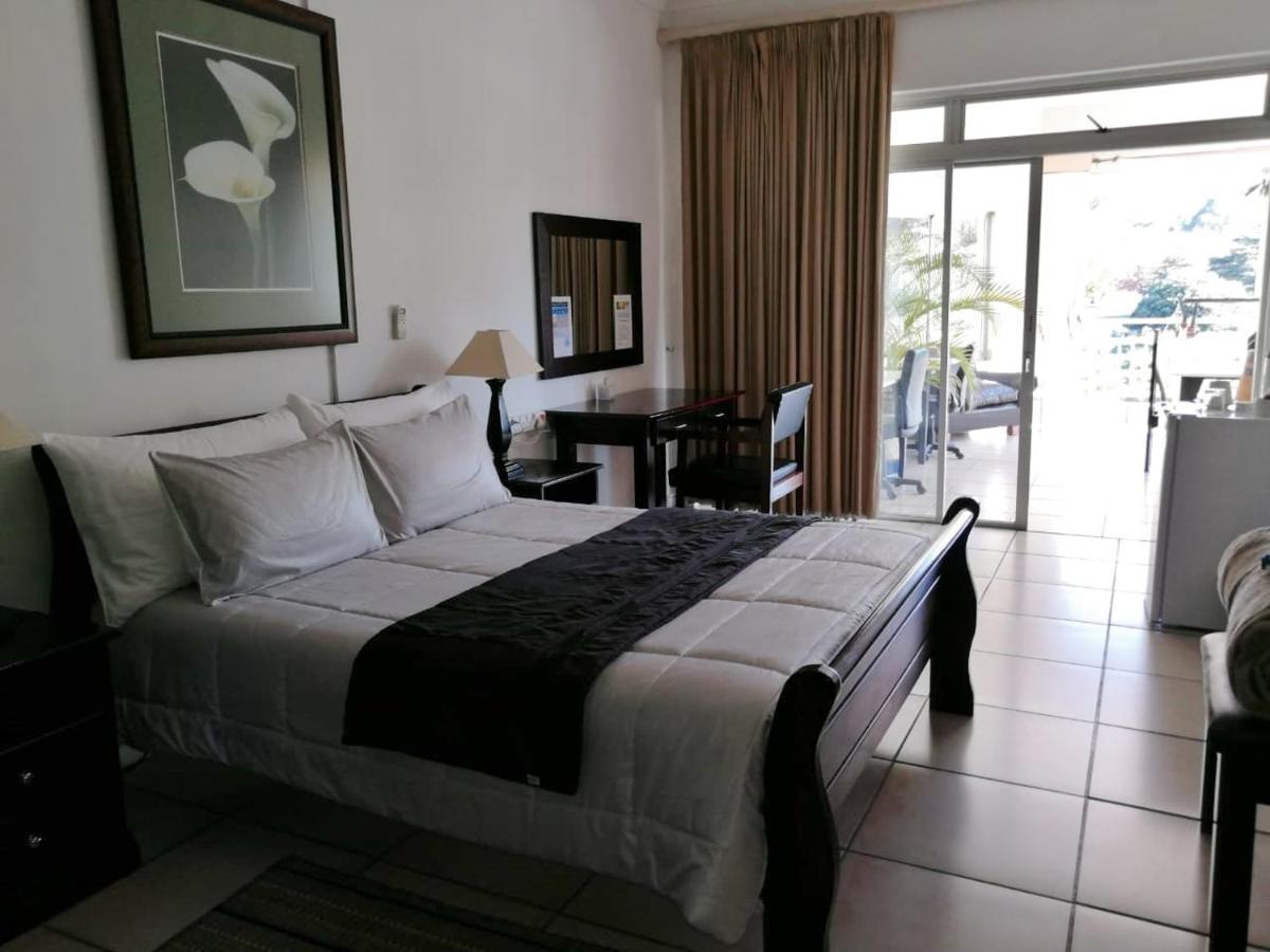 Sunset Boulevard Riverlodge Paarl Bagian luar foto